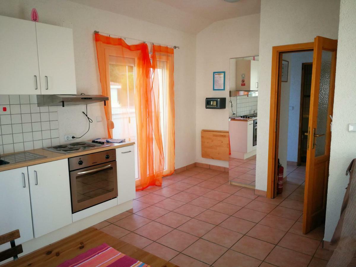 Family Friendly Apartments Island Rab Kampor エクステリア 写真